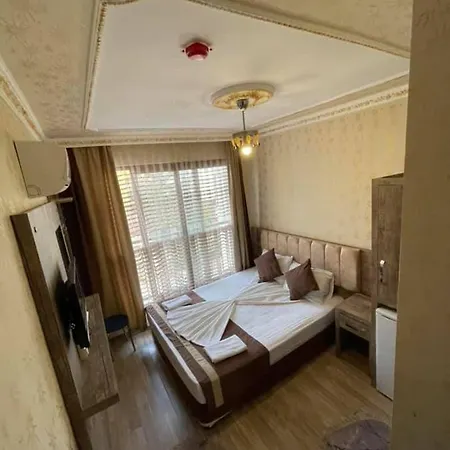 Oezguer Antalya