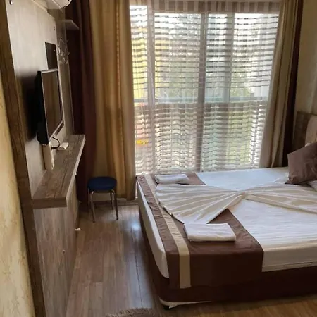 Oezguer 3* Antalya